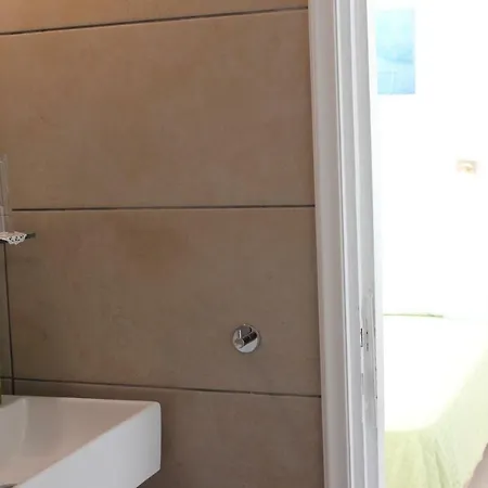 Londos 2* Píszo Livádi